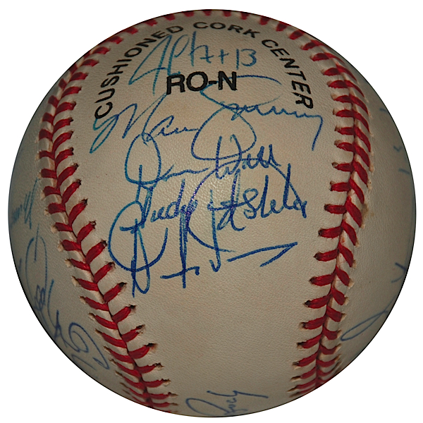 ORIGINAL Tony Gwynn San Diego Padres 1998 Topps ‘Milestone’ Baseball Card