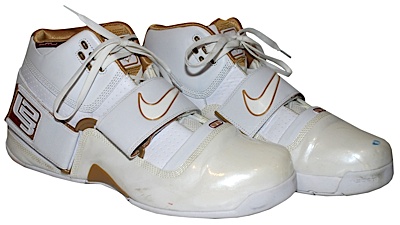 5/8/2007 LeBron James Cleveland Cavaliers Game-Used Playoff Sneakers (Team Letter)