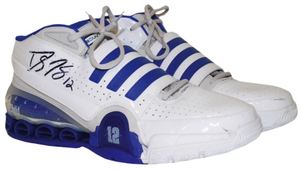 2008-2009 Dwight Howard Orlando Magic Game-Used & Autographed Sneakers (JSA) 