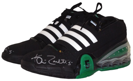 2008-2009 Kevin Garnett Boston Celtics Game-Used & Autographed Sneakers (JSA) 