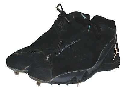 2000 Derek Jeter New York Yankees Game-Used and Autographed Cleats (Steiner) (JSA)