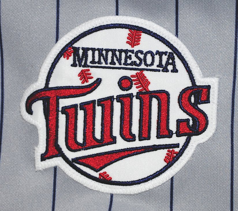 Lot Detail - 2003 Torii Hunter Minnesota Twins Game Worn Home Jersey (MEARS  LOA)