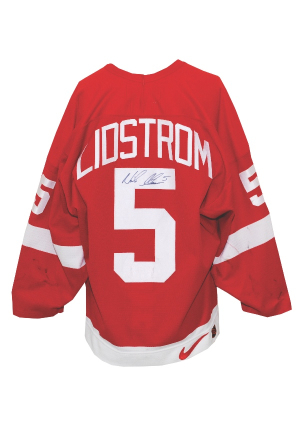1998-99 Nicklas Lidstrom Detroit Red Wings Game-Used & Autographed Road Jersey with Alternate Captain’s “A” (JSA)(Hockeytown COA)(Meigray LOA)                    