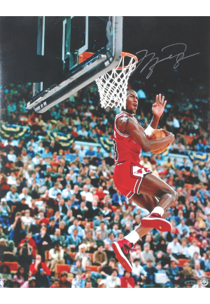 Michael Jordan Autographed 16 x 20 Photo (JSA) (UDA)