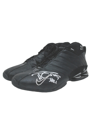 2003 Tim Duncan San Antonio Spurs Game-Used & Autographed Sneakers (Ball Boy LOA)(JSA)
