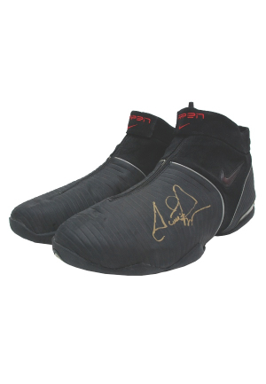 2001 Scottie Pippen Portland Trailblazers Game-Used & Autographed Sneakers (Ball Boy LOA)(JSA)