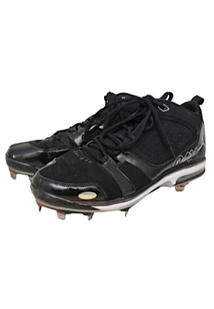 Derek Jeter NY Yankees Game-Used & Autographed Cleats (JSA)