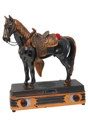 Circa 1947 Abbotwares Novelty Radio Z477 with Standing Horse Sculpture