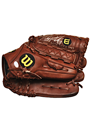 2007 Jonathan Papelbon Boston Red Sox Game-Used & Autographed Glove (JSA • Championship Season)