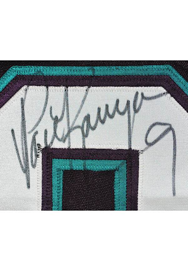 1999-2000 Anaheim Mighty Ducks Team Signed Jersey. Souvenir Nike, Lot  #43210
