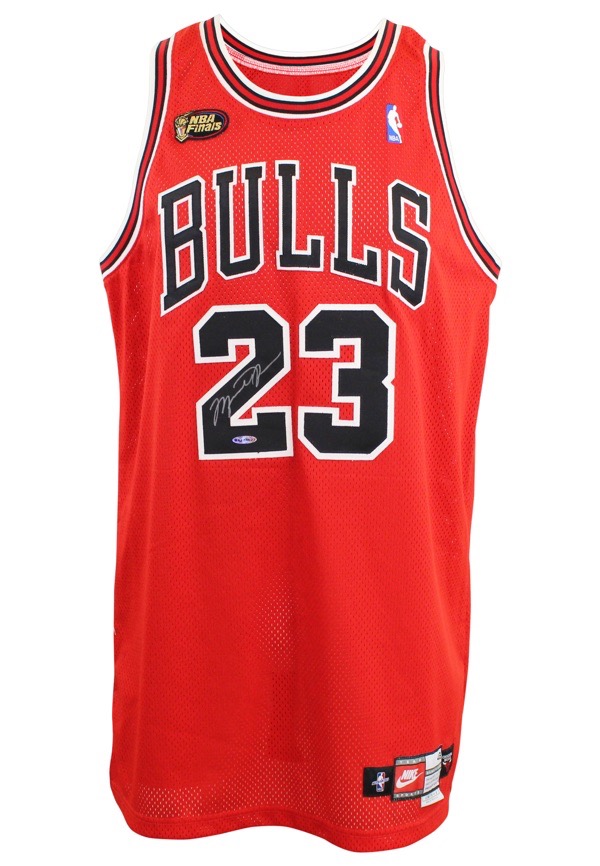 Shop Michael Jordan Autographed 1996-97 Bulls Red NBA Finals Patch