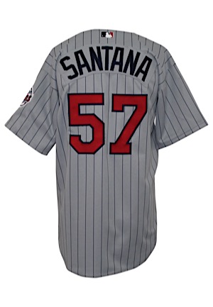 Johan Santana player worn jersey patch baseball card (New York
