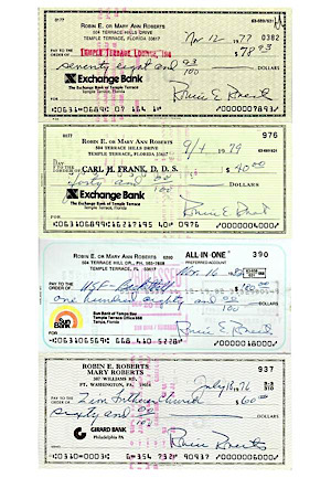 Robin Roberts Autographed Personal Bank Checks (4)