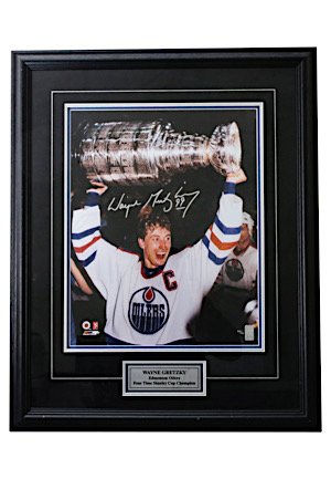 Wayne Gretzky Autographed Framed LE Display (Gretzky COA)