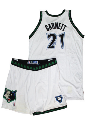 2/15/2006 Kevin Garnett Minnesota Timberwolves Game-Used Uniform (2)(Photo-Matched & Graded A10 • Double-Double Performance)