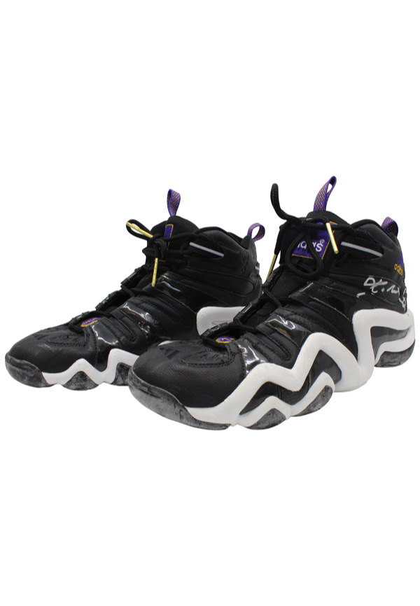 Catastrofe kabel Zeemeeuw Lot Detail - 1998 Kobe Bryant Los Angeles Lakers Western Conference Finals  Game 2 Game-Used & Autographed Shoes (Photo-Matched • Gifted From Kobe To  Ball Boy Postgame • Full JSA)