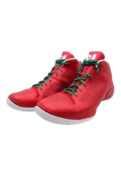 12/25/2011 Dwyane Wade Miami Heat "Christmas Day" Game-Used PE Shoes (Meza LOA)