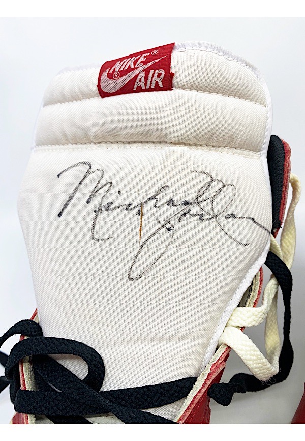 Lot Detail - 1984-85 Michael Jordan Chicago Bulls Rookie Game-Used & Dual  Autographed Jordan 1 Shoes (Gift From MJ To His Favorite UNC Photographer  In Locker Room After Game • Full JSA)