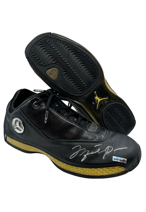 Michael Jordan Signed Air Jordan Shoes (UDA)