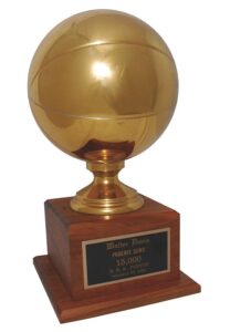 1/30/1988 Walter Davis Phoenix Suns 15,000 Career Points Trophy