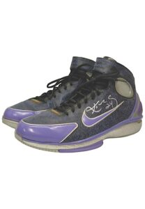 11/23/2007 Kobe Bryant Los Angeles Lakers Game-Used & Autographed Sneakers