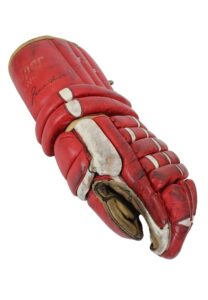 1971 Gordie Howe Detroit Red Wings Game-Used & Autographed Single Glove Attributed To His Final Home Game W/ Detroit