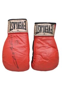 1984 Sugar Ray Leonard Training Worn & Autographed Gloves for Kevin Howard Fight