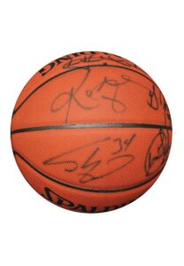 2000-01 Los Angeles Lakers Team-Signed Basketball