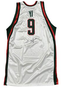 2007-08 Yi JianLian Milwaukee Bucks Game-Used & Autographed Jersey