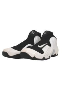 Circa 2000 Tim Duncan San Antonio Spurs Game-Used Sneakers