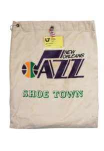 Late 1970s “Pistol” Pete Maravich New Orleans Jazz Game-Used Kneepads with Laundry Bag & Team ID