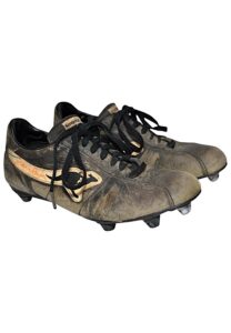 Walter Payton Chicago Bears Practice Worn Cleats Autographed By Payton’s Wife Connie